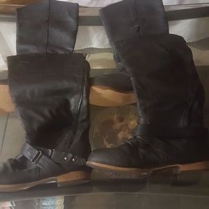 2 pears of boots...1 Black and 1 gray